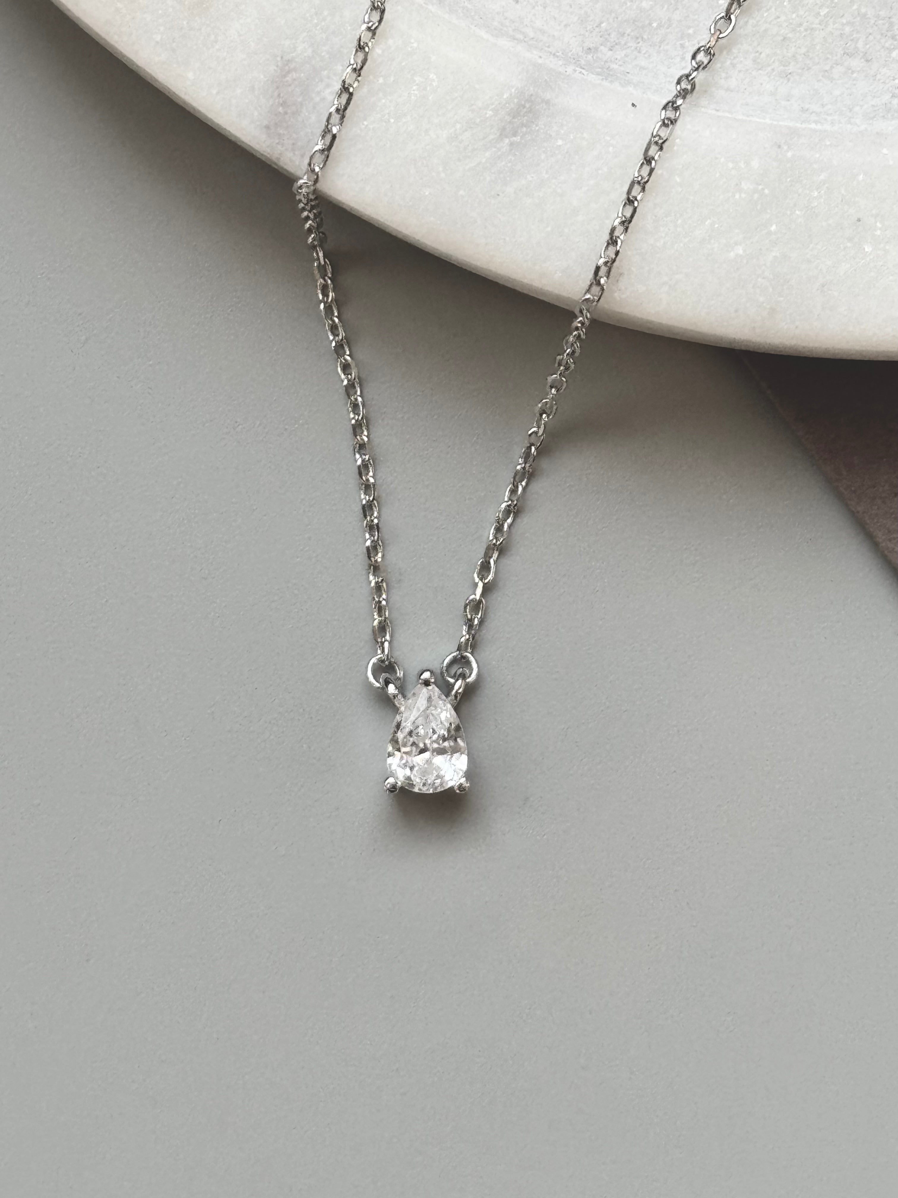 Novi Solitaire Necklace