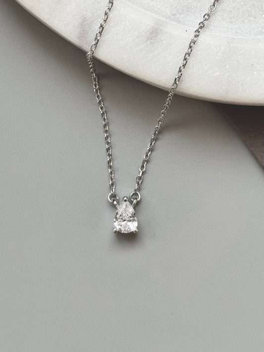 Novi Solitaire Necklace