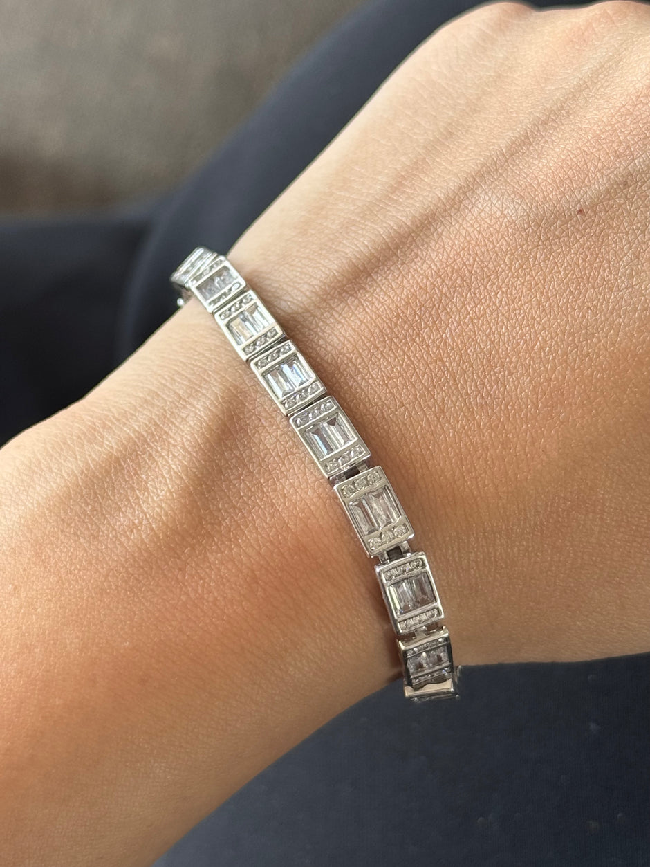 Lucent Bracelet
