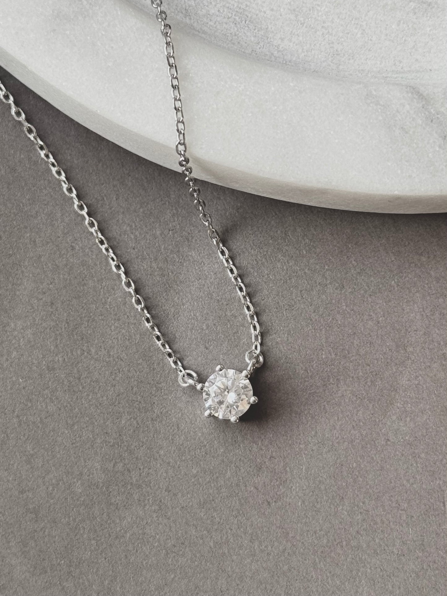 Cirelle Solitaire Necklace
