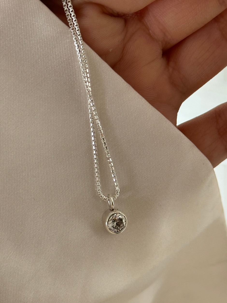 Elle Solitaire Necklace