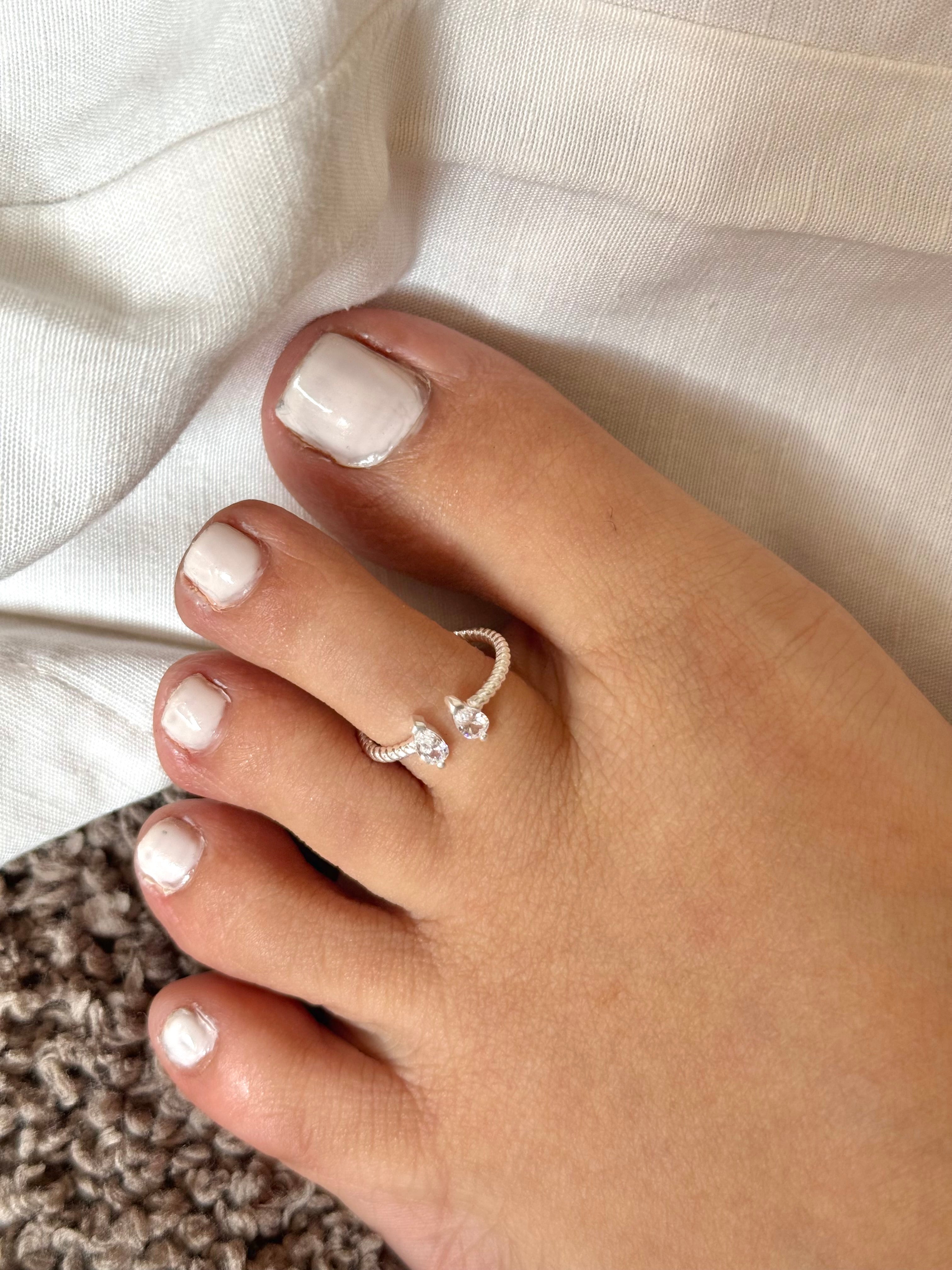 Parie Toe Rings