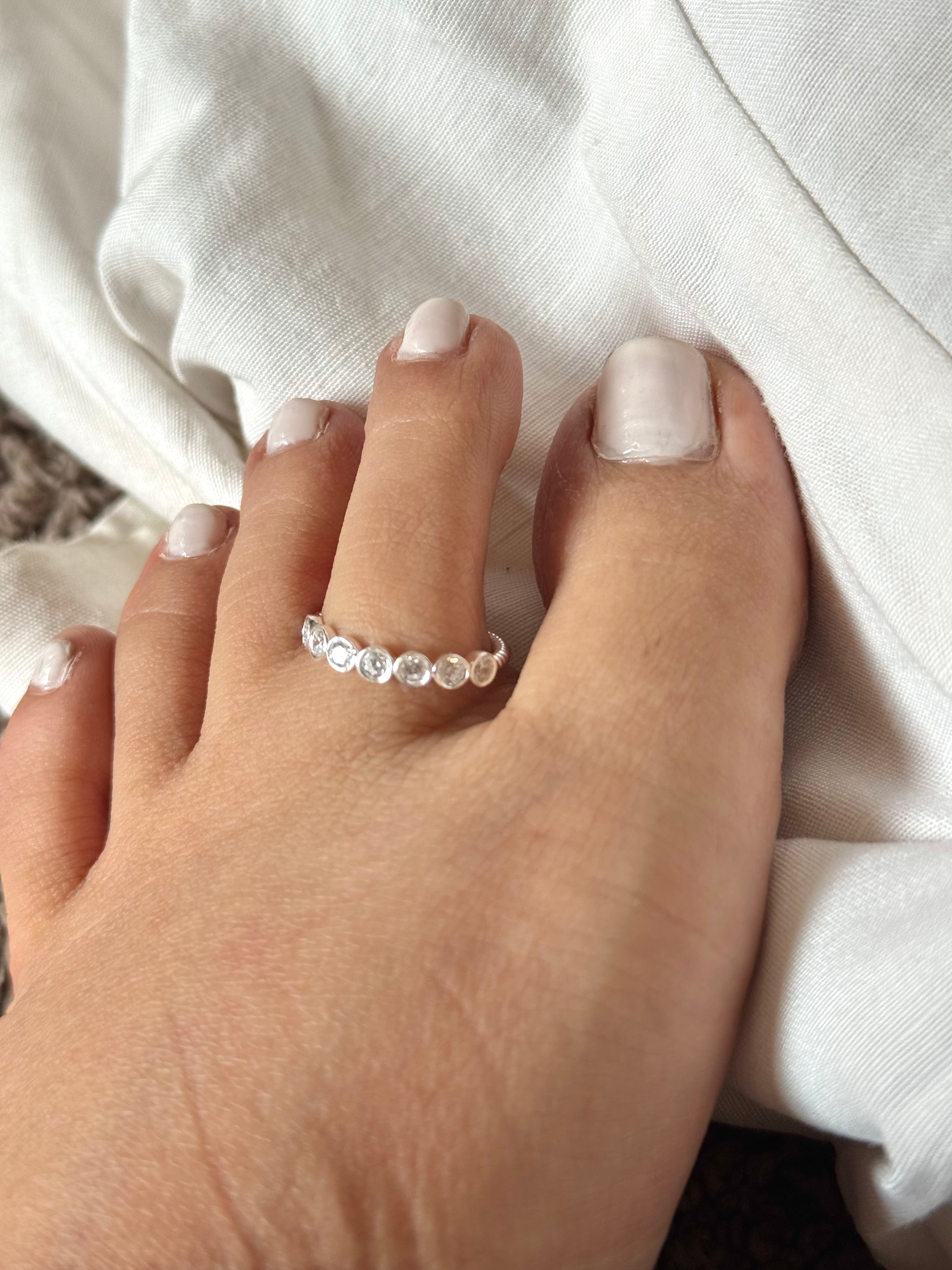 Surahi Toe Rings