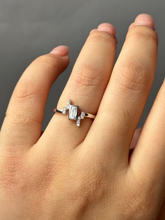 Thiya Ring